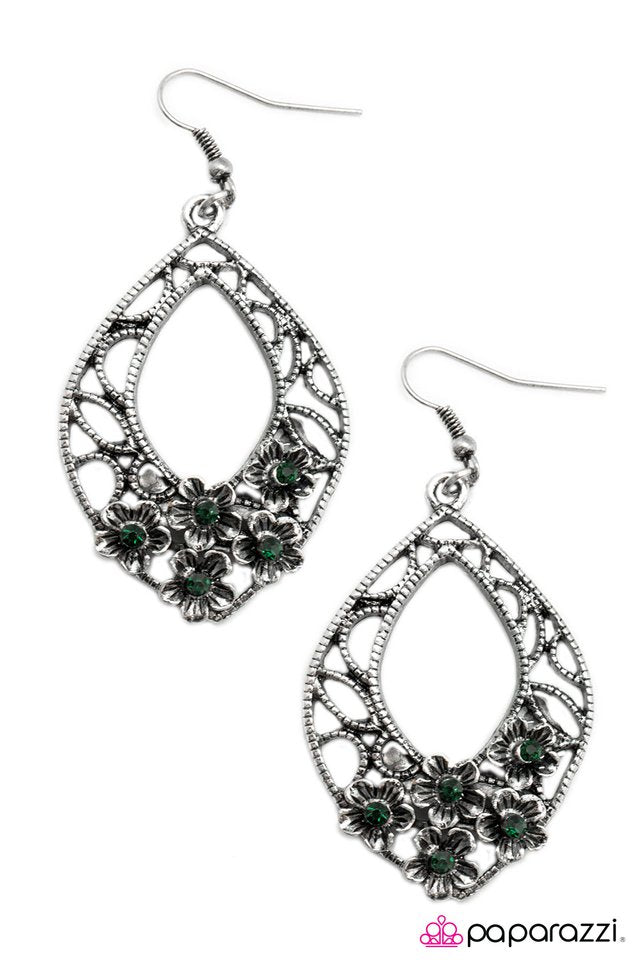 Paparazzi ♥ Garden Party - Green ♥ Earrings