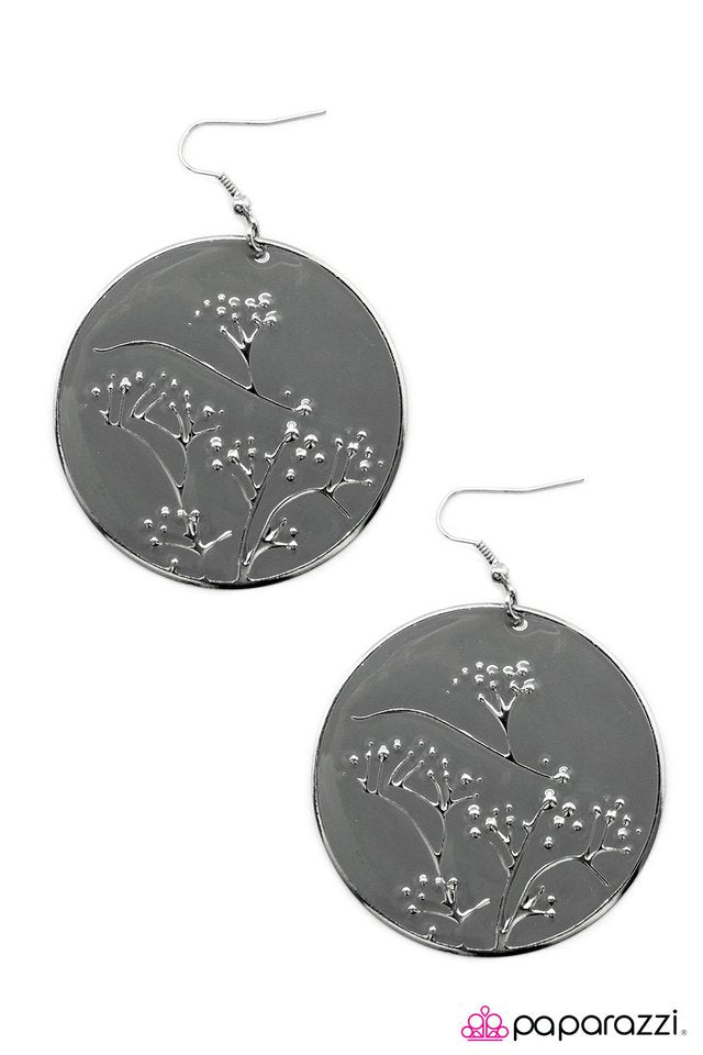 Paparazzi ♥ Money Doesnt Grow On Trees - Silver ♥ Earrings