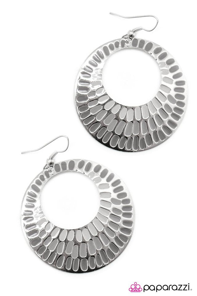 Paparazzi ♥ Mrs. Peacock - Silver ♥ Earrings