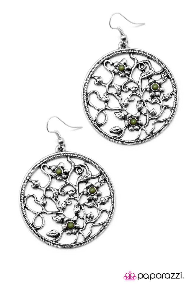 Paparazzi ♥ An Enchanted Forest - Green ♥ Earrings