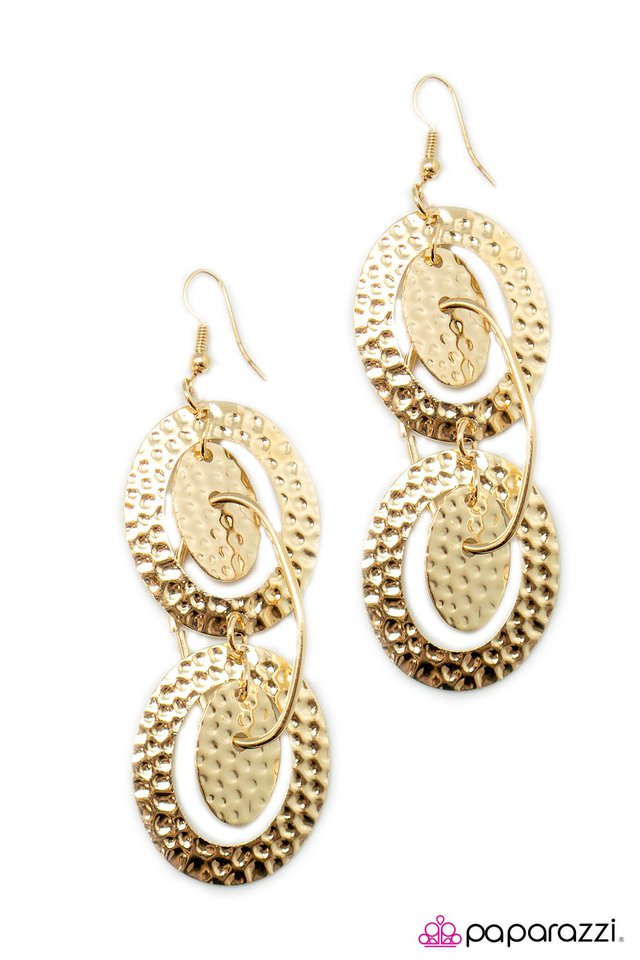 Paparazzi ♥ Hollywood Nights - Gold ♥ Earrings
