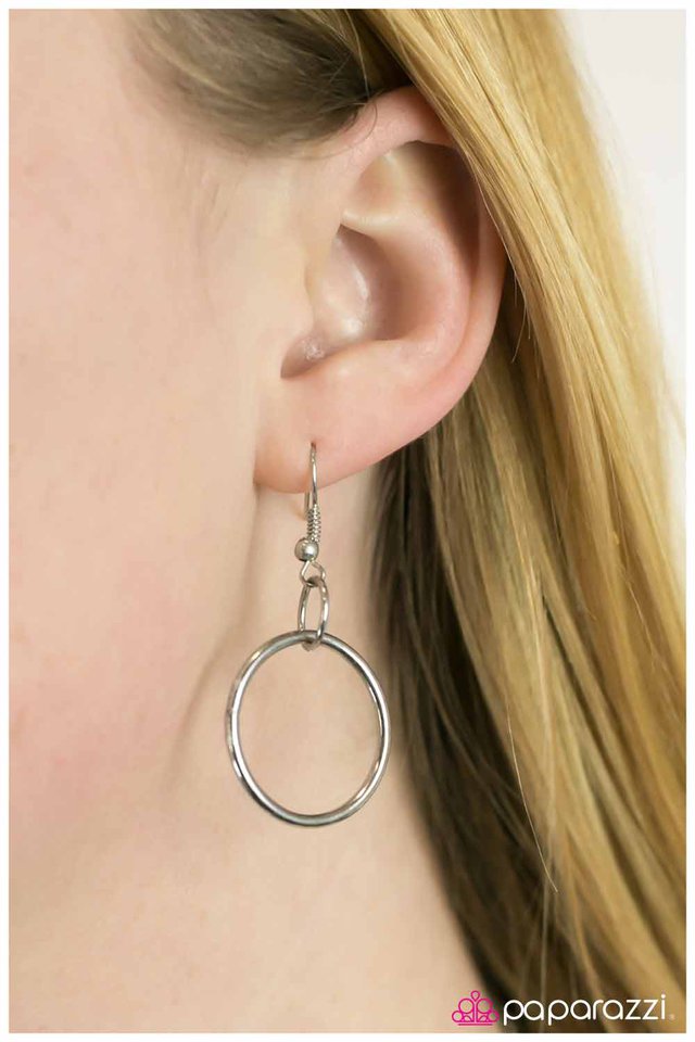 Paparazzi ♥ See the Distinction? - White ♥ Necklace