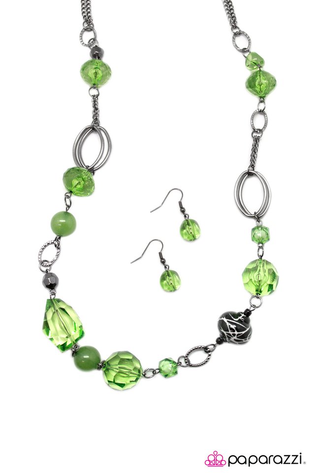 Paparazzi ♥ Home for the Holidays - Green ♥ Necklace