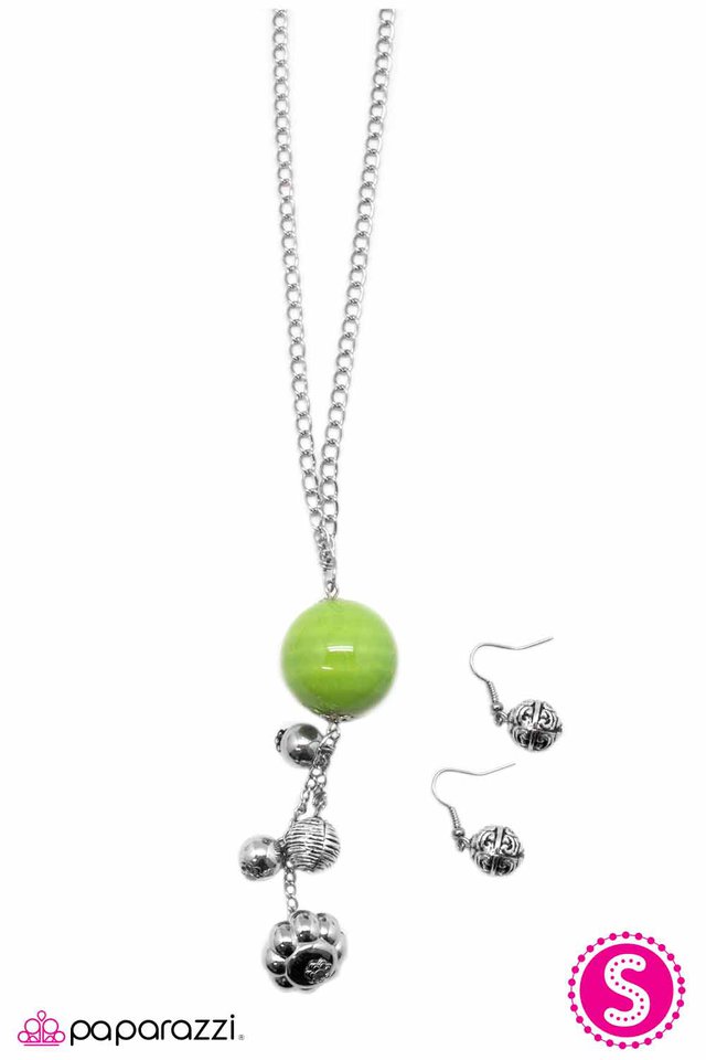 Paparazzi ♥ Globetrotter - Green ♥ Necklace