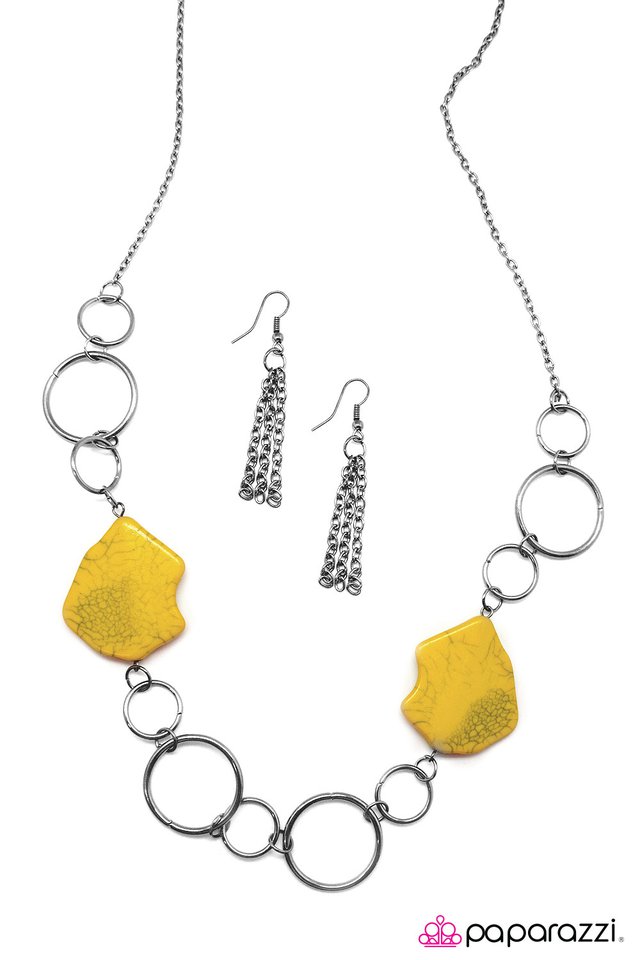 Paparazzi ♥ Aint No Mountain High Enough - Yellow ♥ Necklace