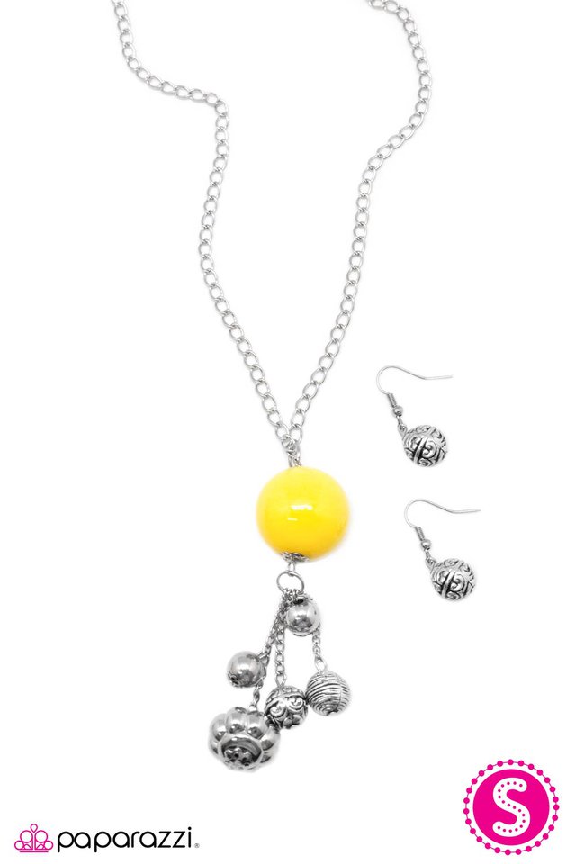 Paparazzi ♥ Globetrotter - Yellow ♥ Necklace
