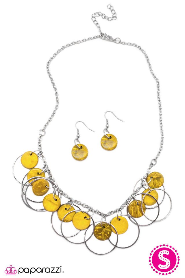 Paparazzi ♥ All Caught Up - Yellow ♥ Necklace