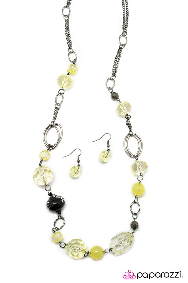 Paparazzi ♥ Home for the Holidays - Yellow ♥ Necklace