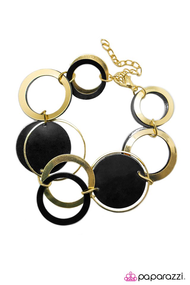 Paparazzi ♥ Funky Fresh - Gold ♥ Bracelet