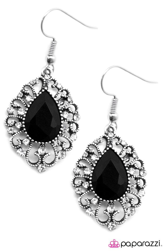 Paparazzi ♥ Baby, Youre So Classic - Black ♥ Earrings