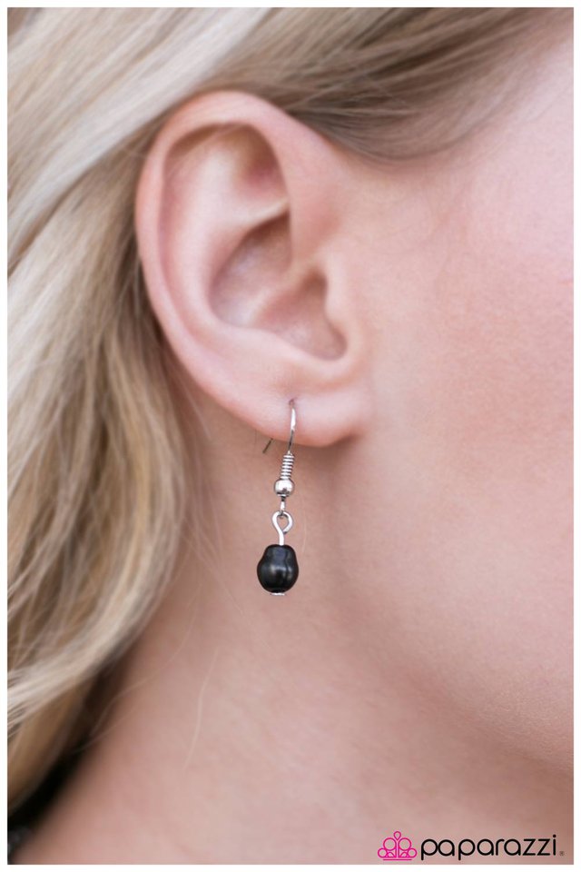 Paparazzi ♥ Dressed To The Nines - Black ♥ Necklace