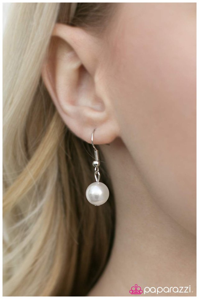 Paparazzi ♥ Dulce Amor - White ♥ Necklace