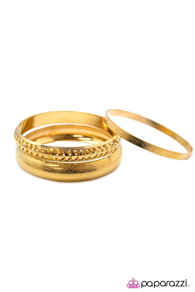 Paparazzi ♥ The 21st Century - Gold ♥ Bracelet