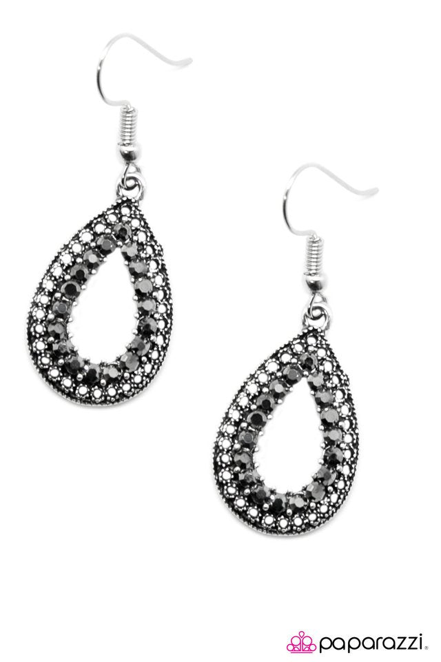 Paparazzi ♥ Living In Luxury - Silver ♥ Earrings