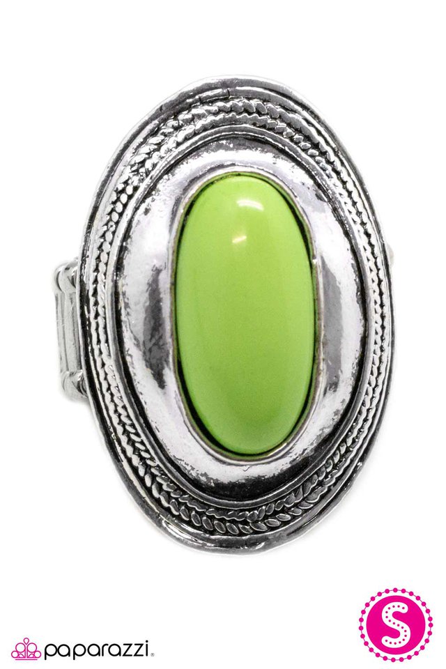 Paparazzi ♥ Its a Fiesta! - Green ♥ Ring