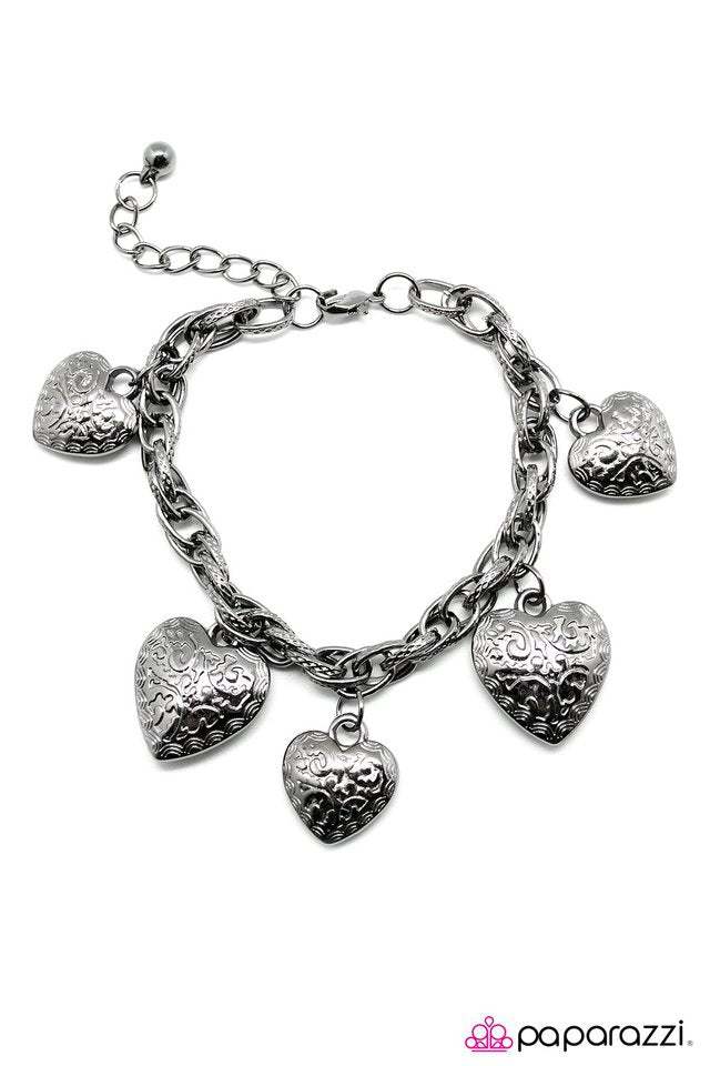 Paparazzi ♥ This Heart Of Mine - Black ♥ Bracelet