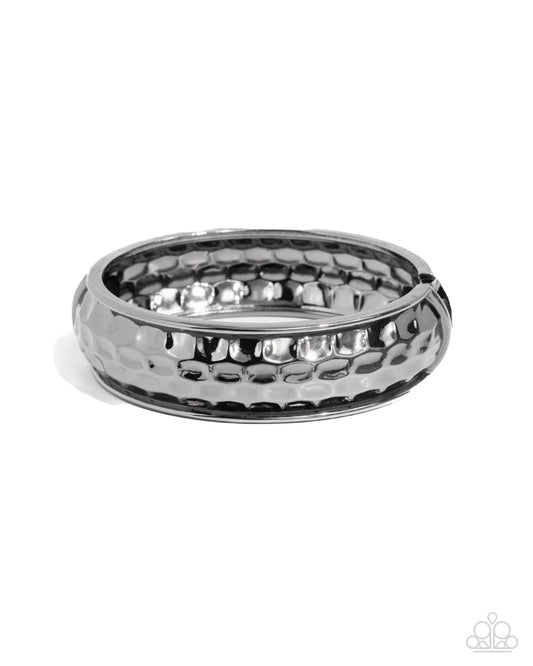 hammered-hardware-black-82186-p9ba-bkxx-122xx