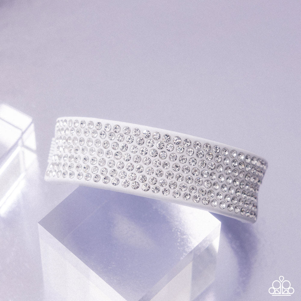 sprinkling-studs-white-p9se-wtxx-284xx