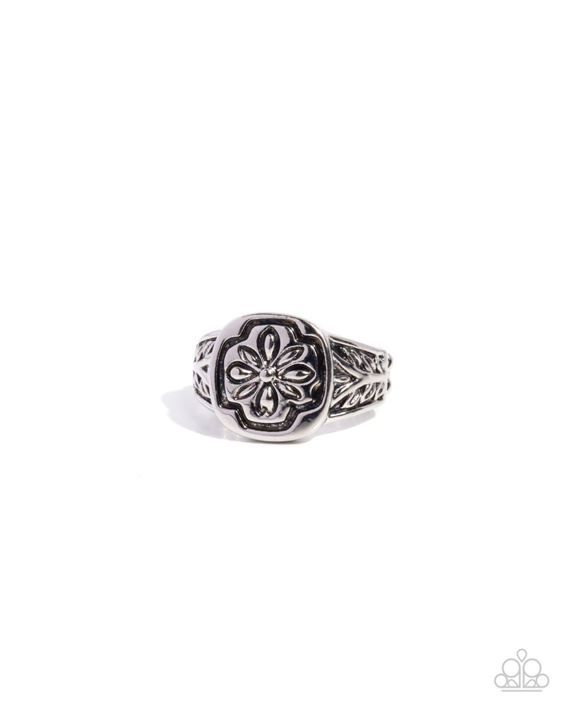 eye-catching-emblem-silver-81202-p4da-svxx-144xx