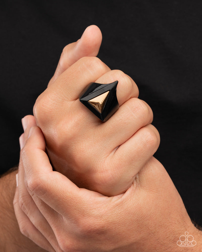 transcendent-triangle-black-81445-p4mn-urbk-041xx
