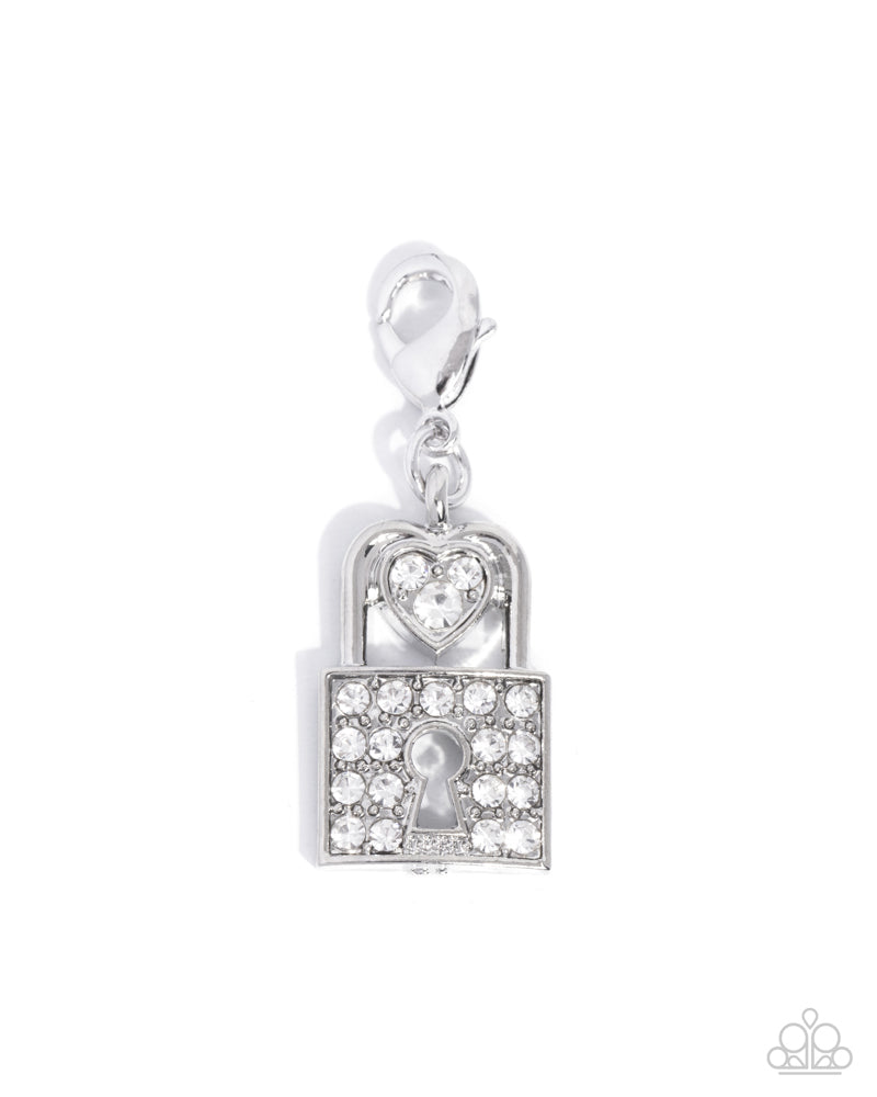 committed-chic-white-82075-p9cb-wtxx-098xx