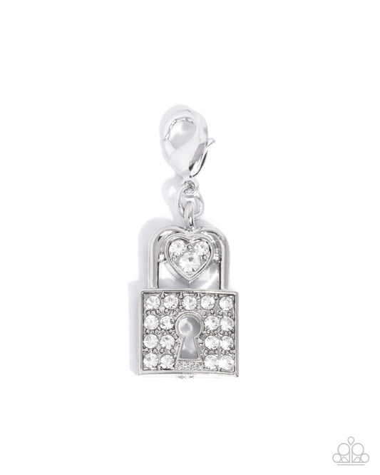 committed-chic-white-82075-p9cb-wtxx-098xx