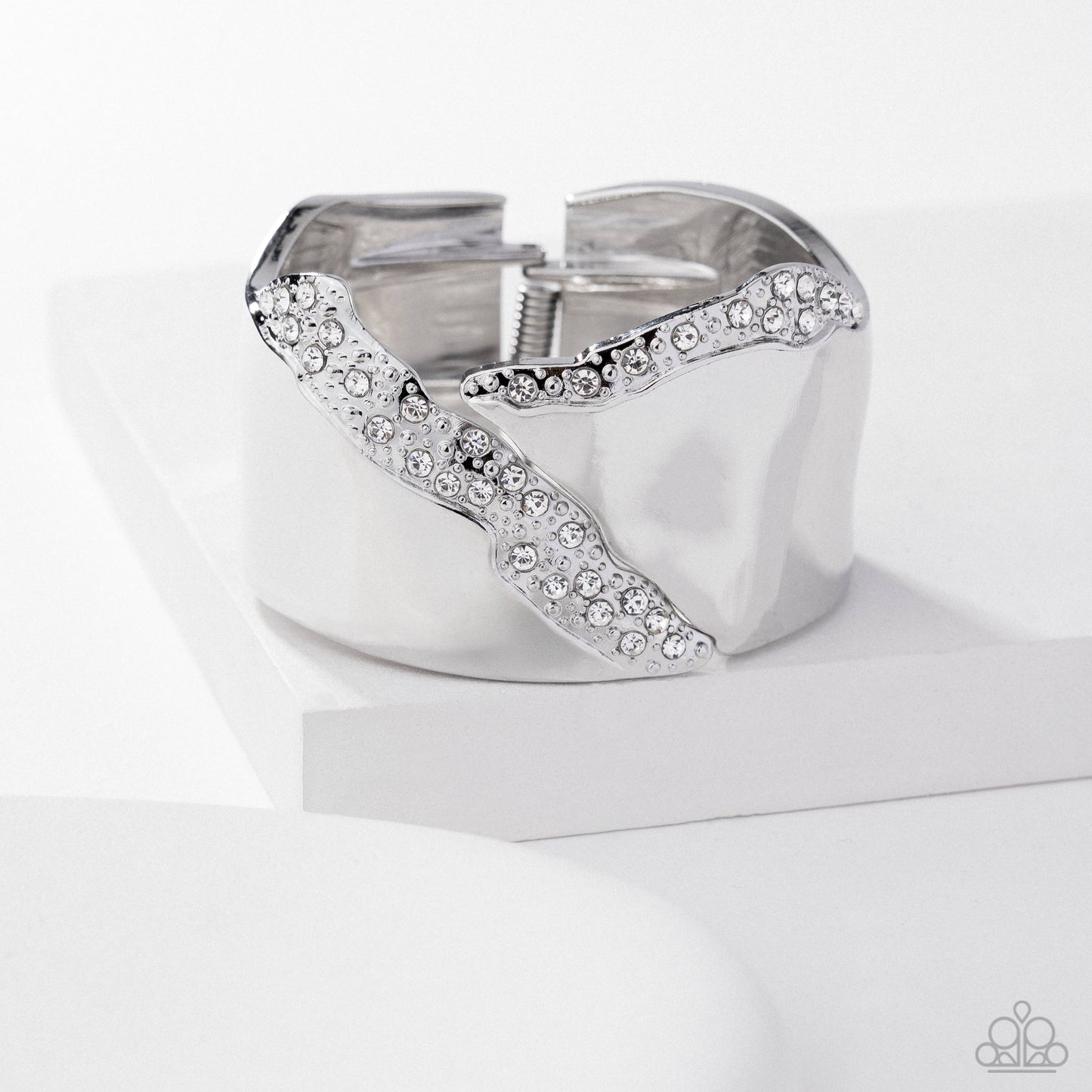 twinkly-traverse-white-81196-p9st-wtxx-094xx