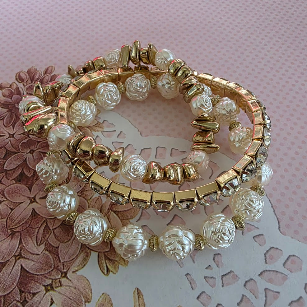 Paparazzi ♥ Fair Florals - Gold ♥  Bracelet