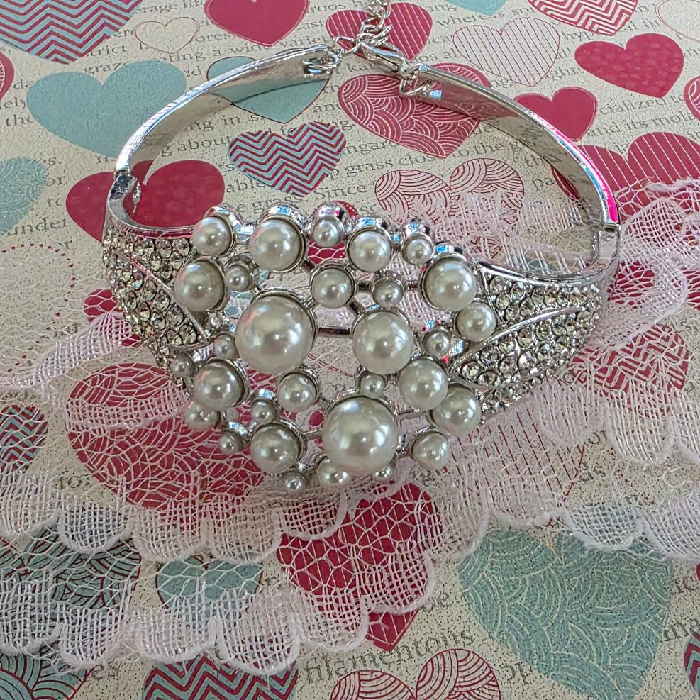 Paparazzi ♥ Royal Red Carpet - White ♥  Bracelet