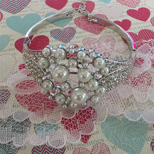 Paparazzi ♥ Royal Red Carpet - White ♥  Bracelet