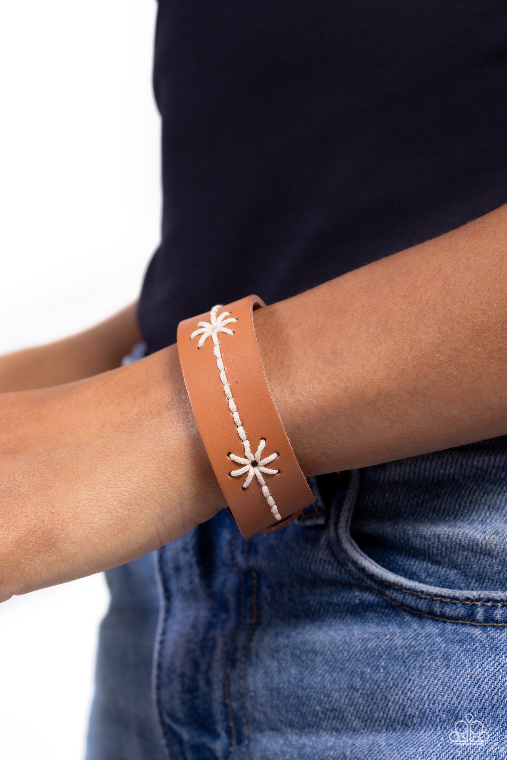 cross-stitched-gardens-white-p9ur-wtxx-094xx