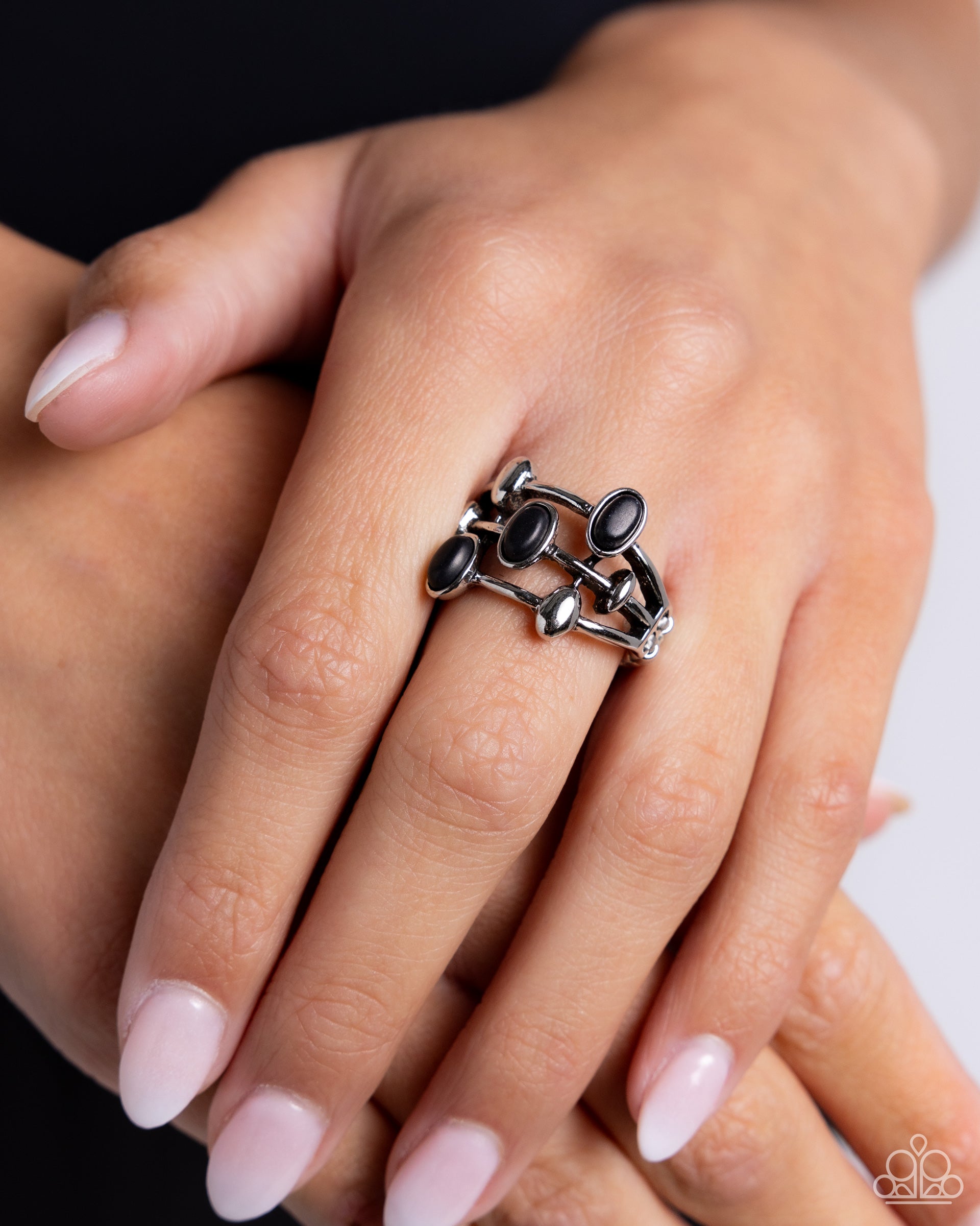 in-the-friend-stone-black-p4se-bkxx-145xx