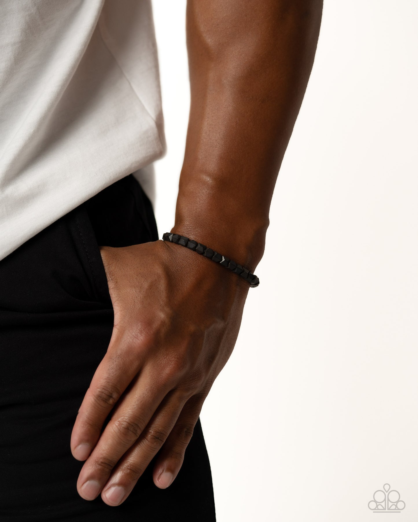 faceted-finale-black-p9mn-urbk-056xx