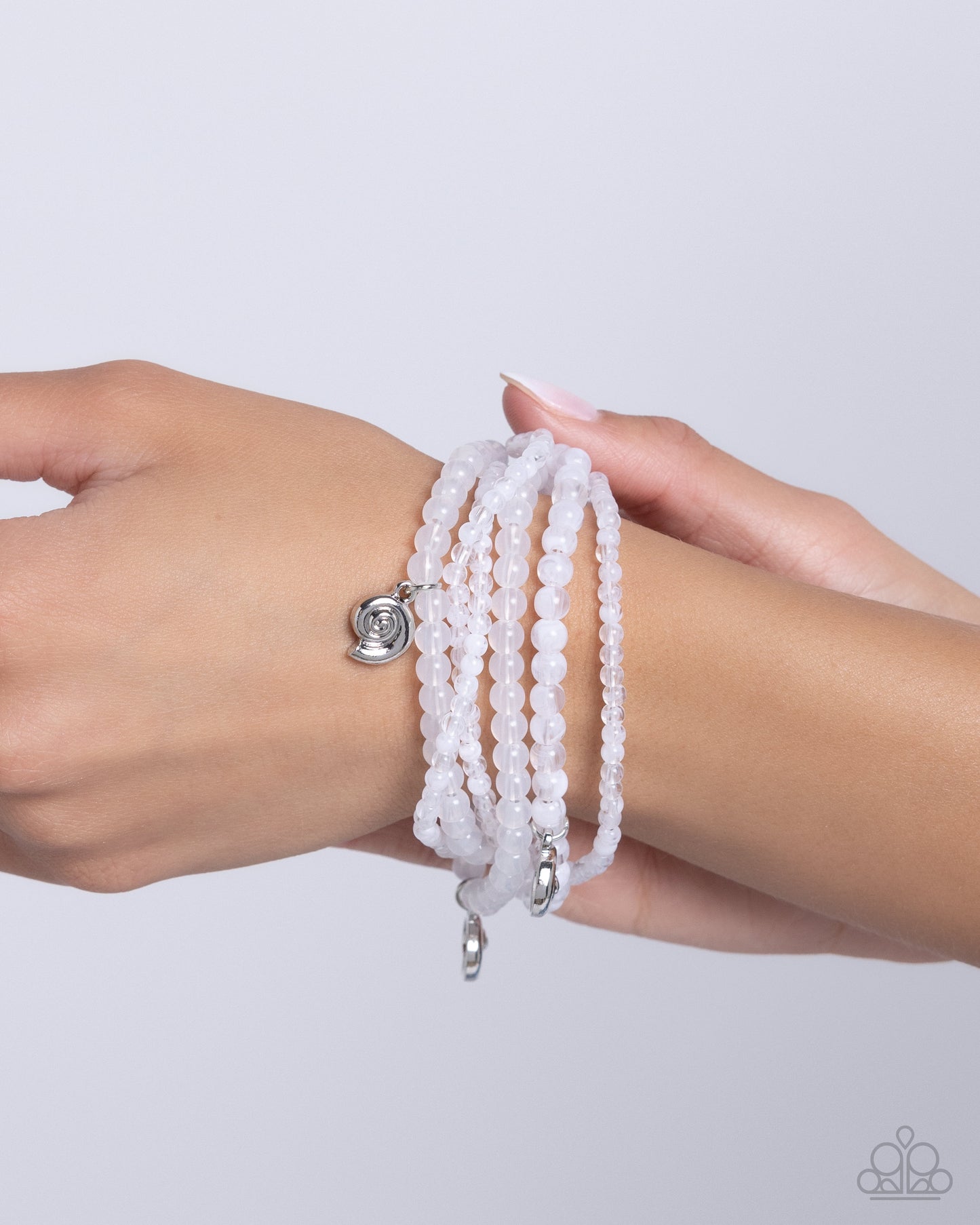swirling-shopaholic-white-p9se-wtxx-268xx