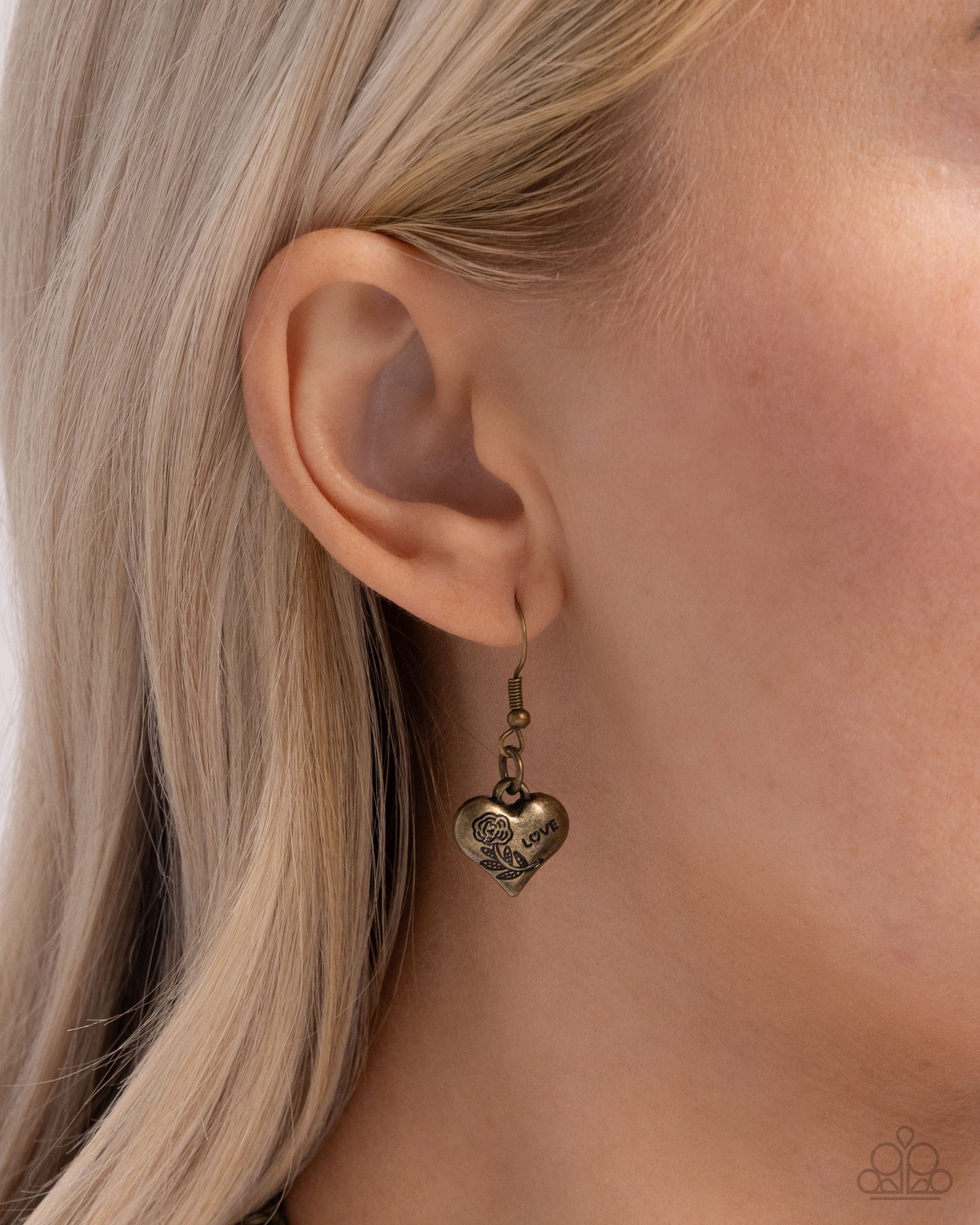 heart-hangout-brass-p2wh-brxx-185xx