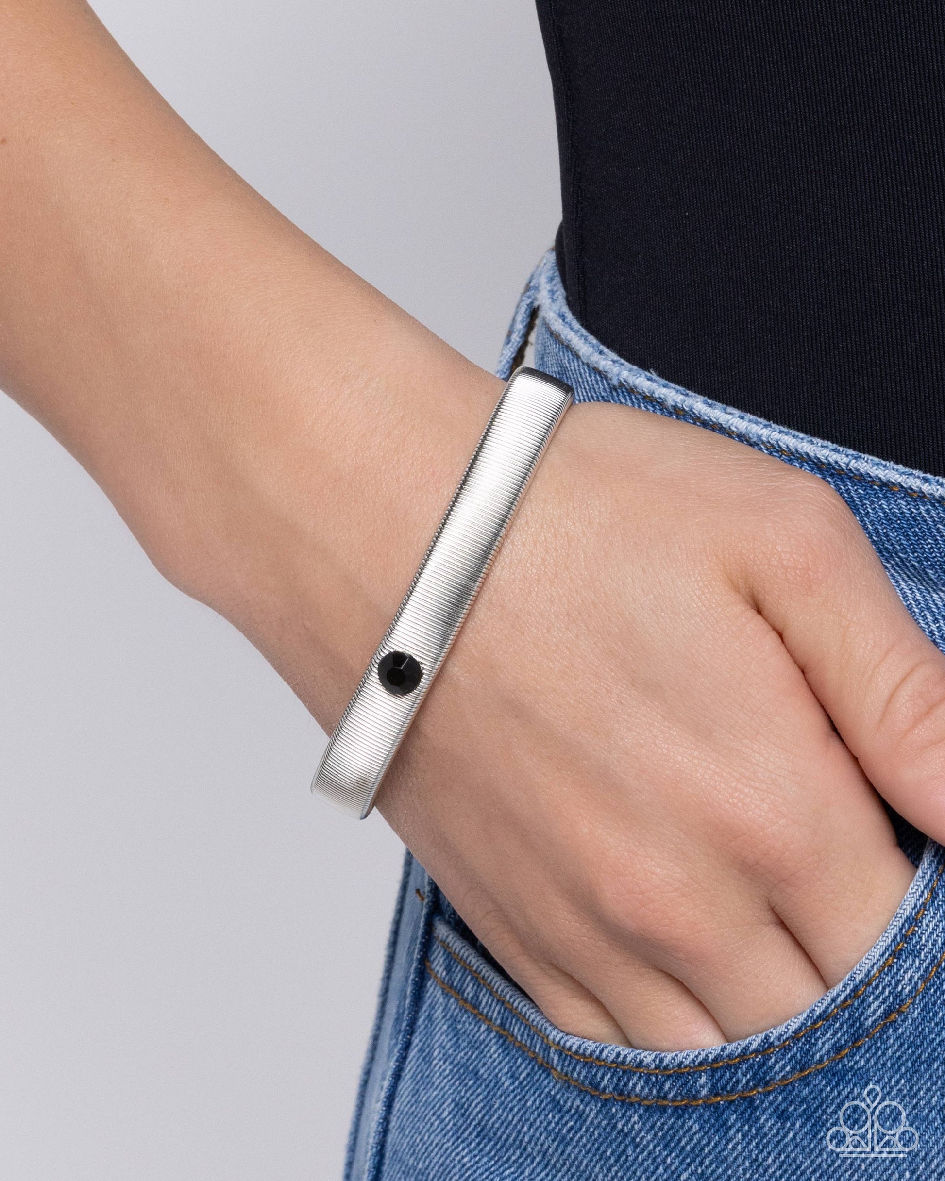 surprising-solo-black-p9ba-bkxx-129xx