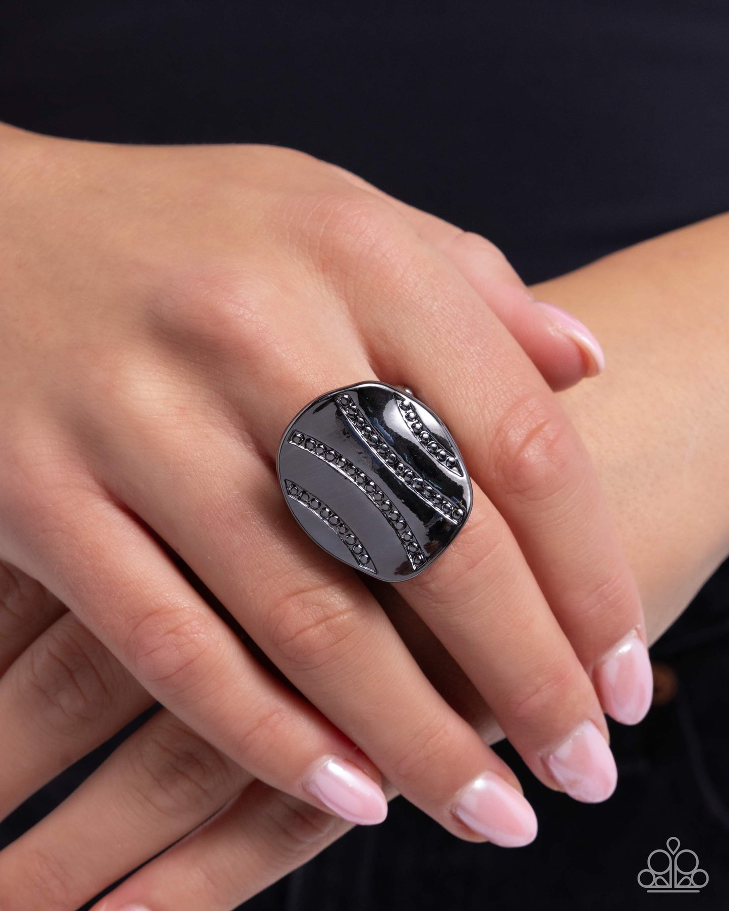 daring-dots-black-p4ed-bkxx-139xx