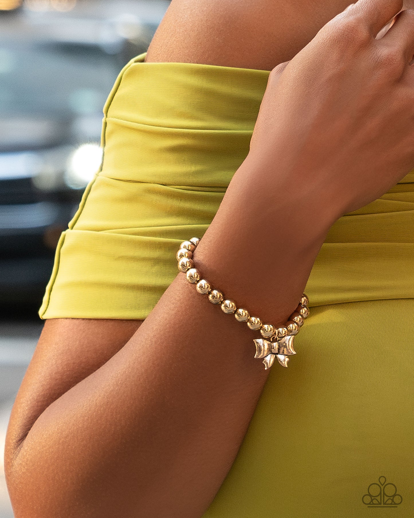 young-lady-gold-p9wh-gdxx-134xx