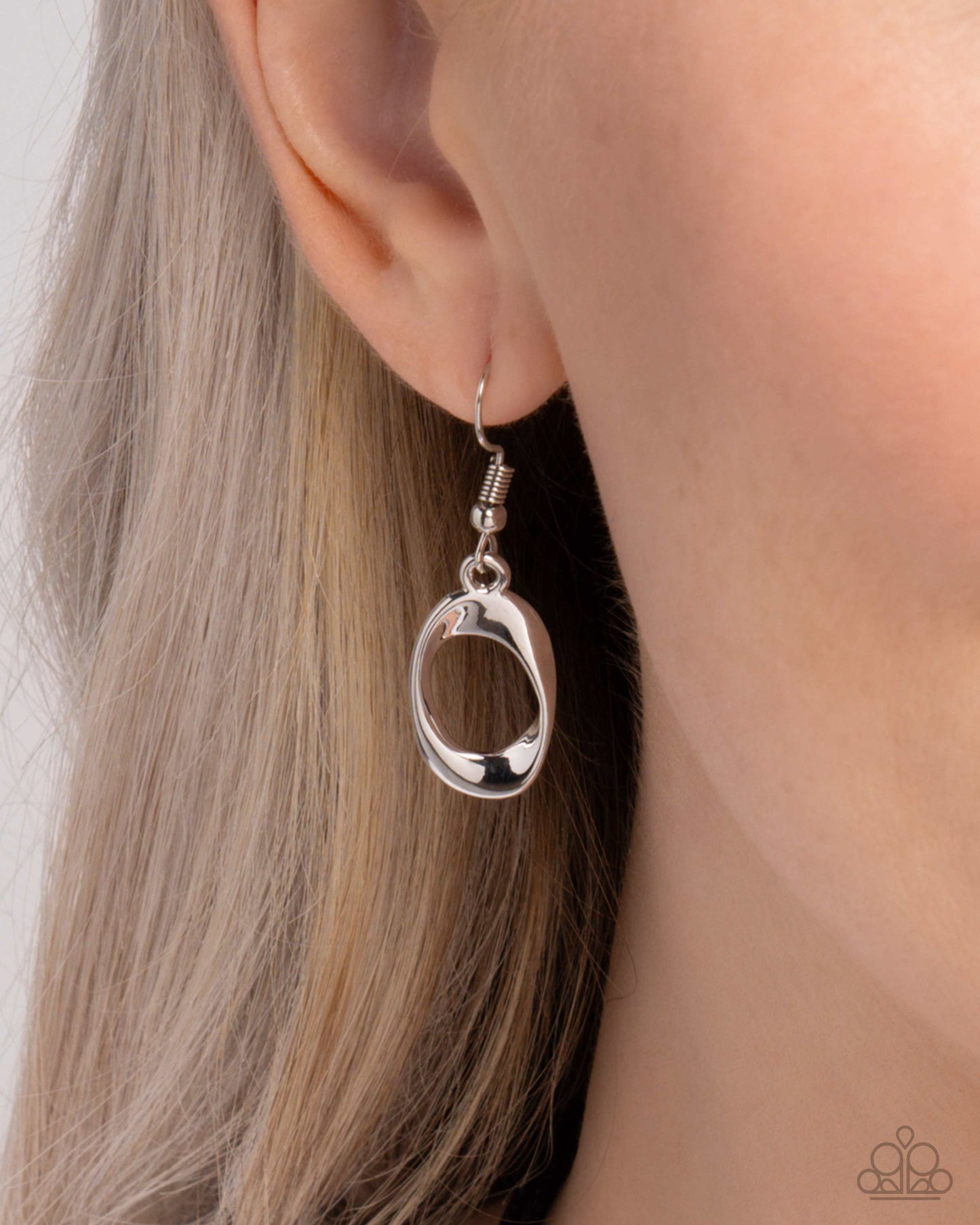 apprehensive-accent-silver-p2se-svxx-209xx