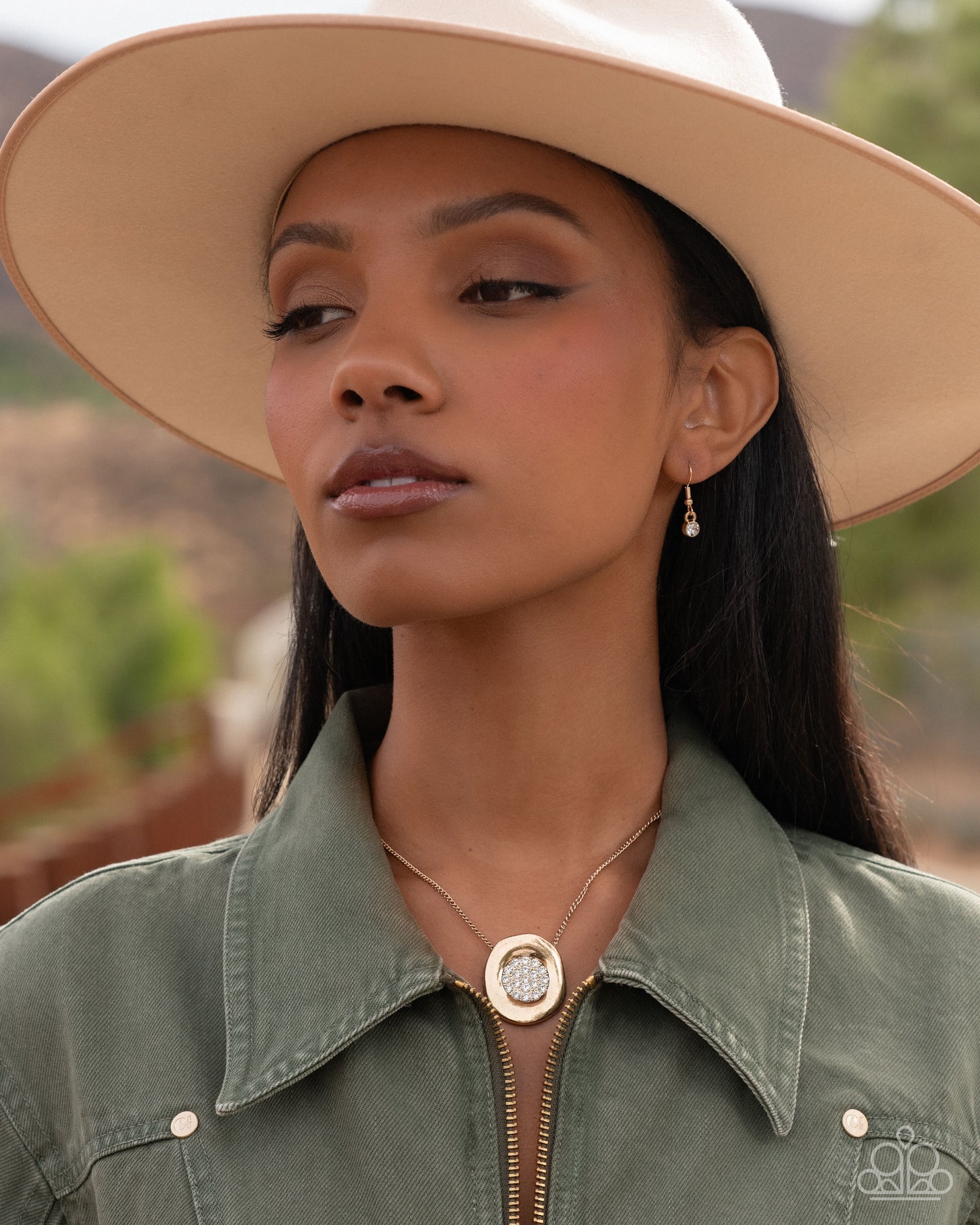 gently-glistening-gold-p2re-gdxx-546xx