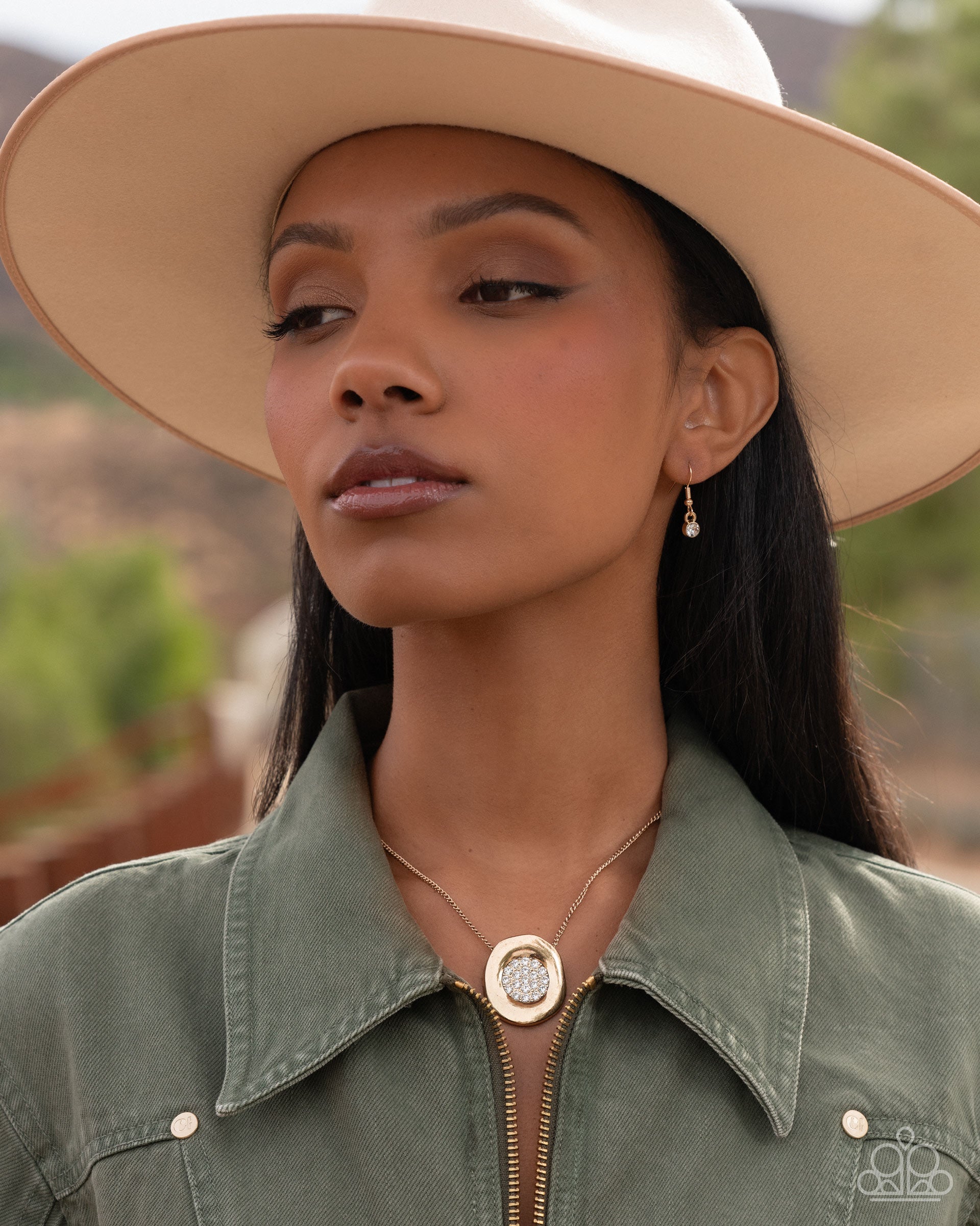 gently-glistening-gold-p2re-gdxx-546xx