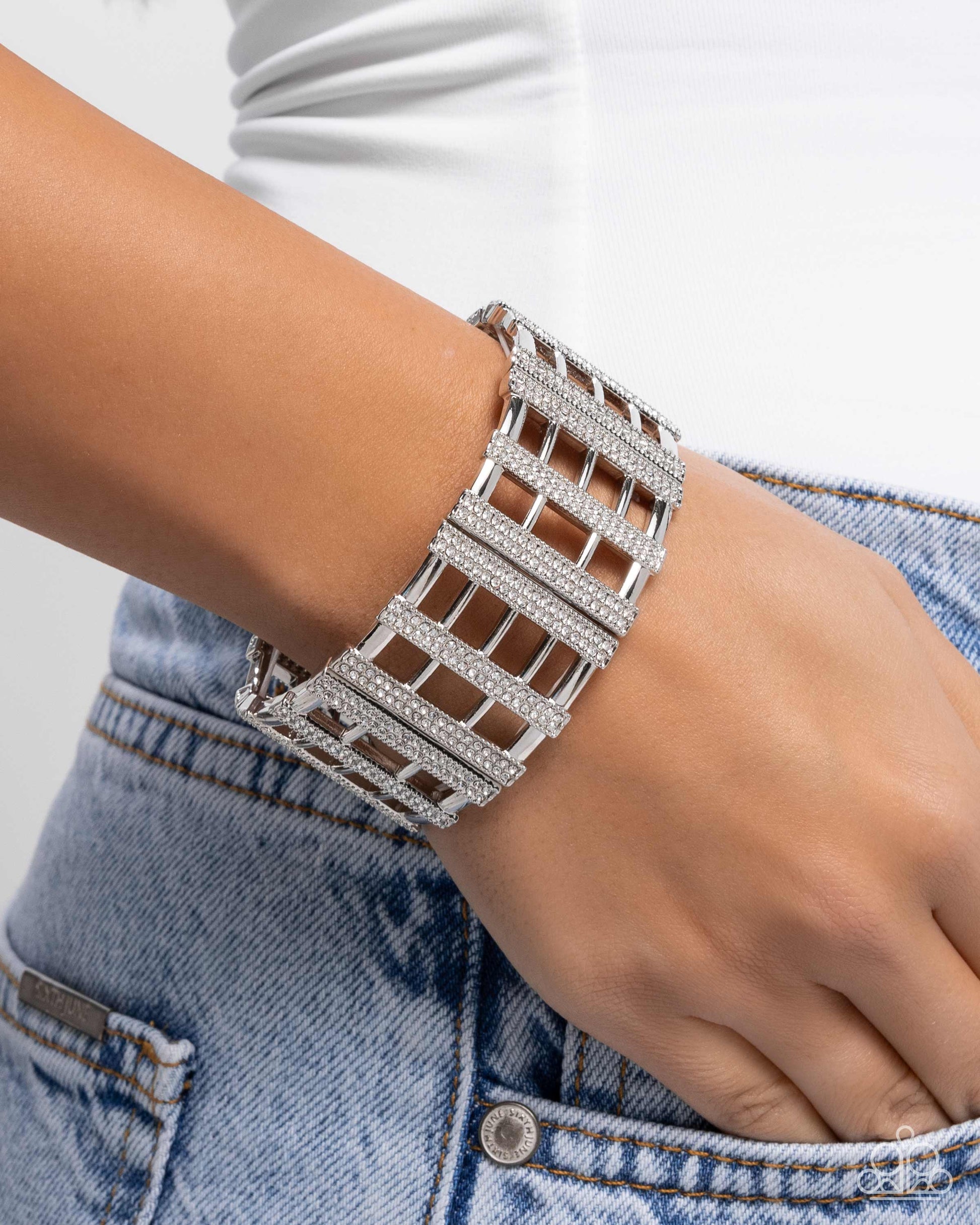 vertical-vanity-white-p9re-wtxx-672xx