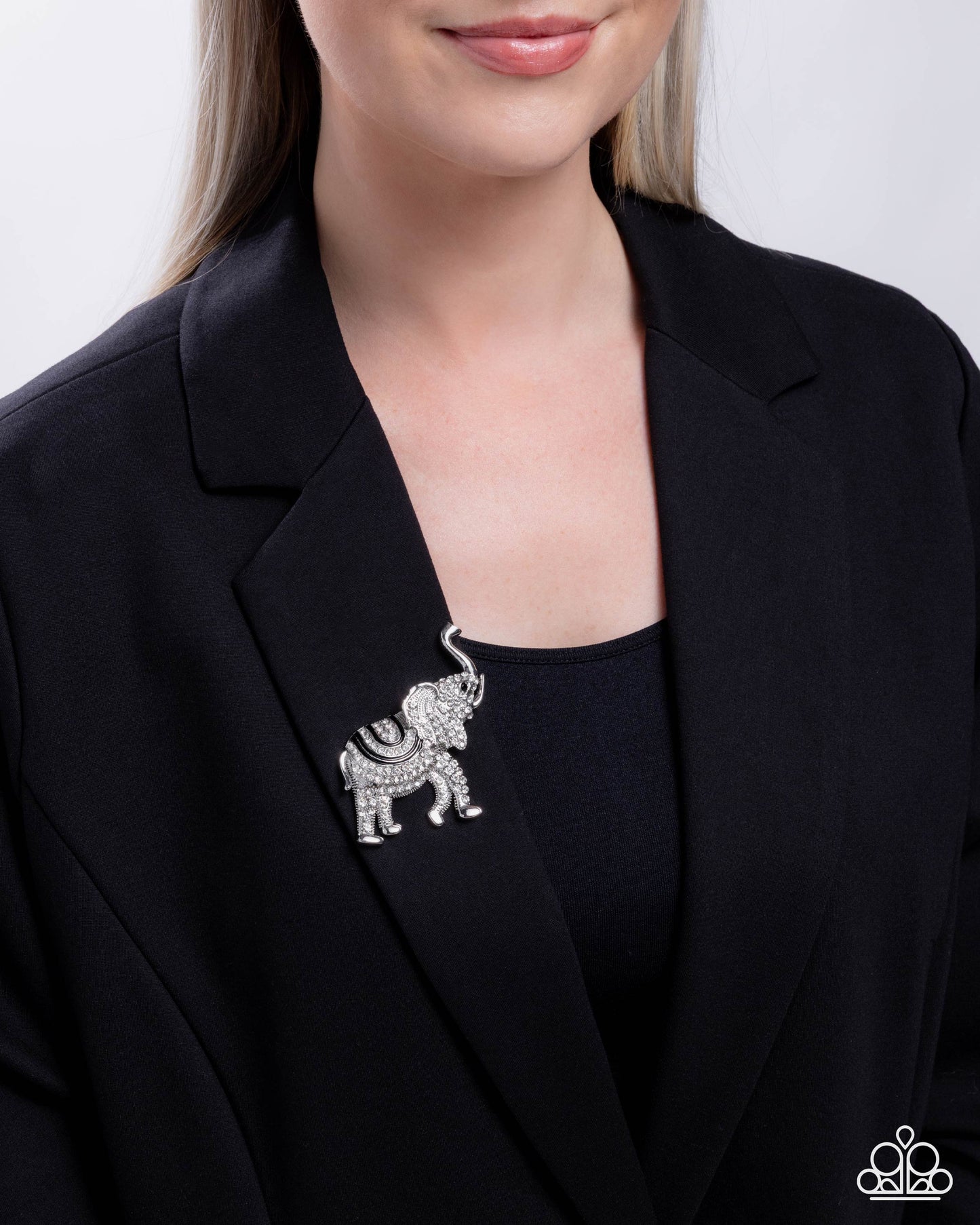 elephant-embrace-black-p7br-bkxx-020xx