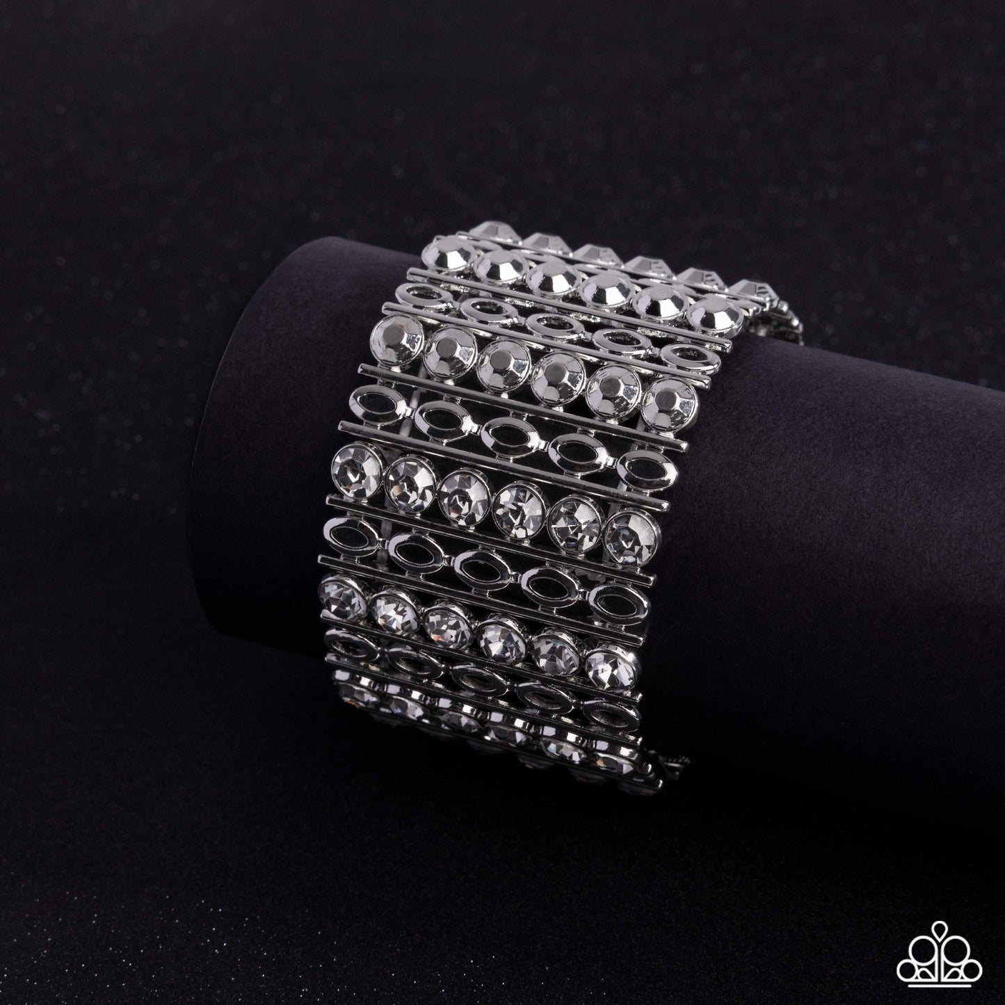 reflective-rows-silver-p9re-svxx-353xx