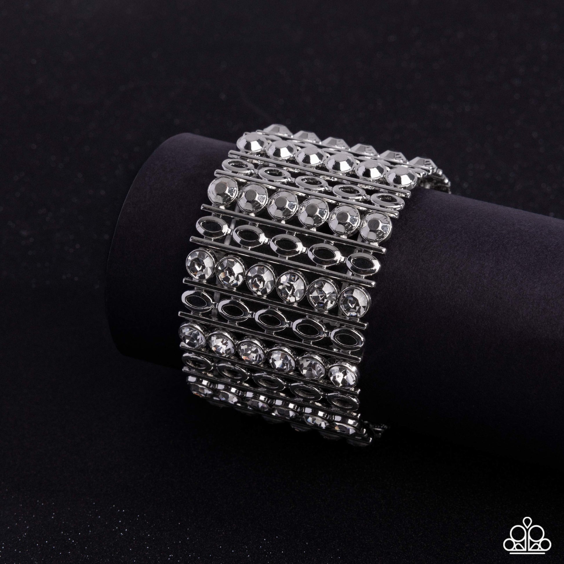 reflective-rows-silver-p9re-svxx-353xx