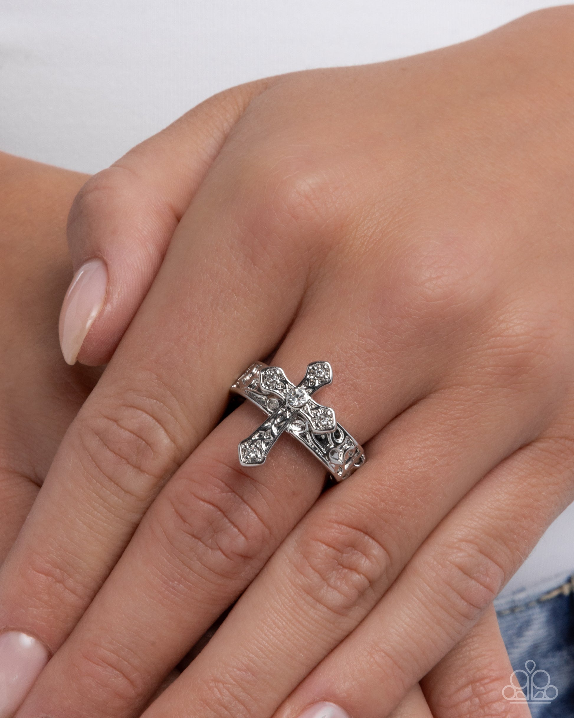 holy-haute-white-p4re-wtxx-586xx