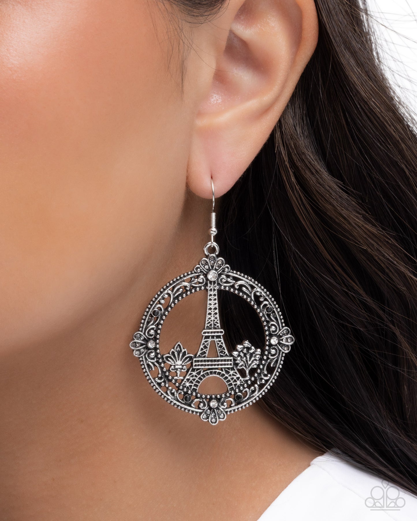 enamored-eiffel-tower-black-p5wh-bkxx-252xx