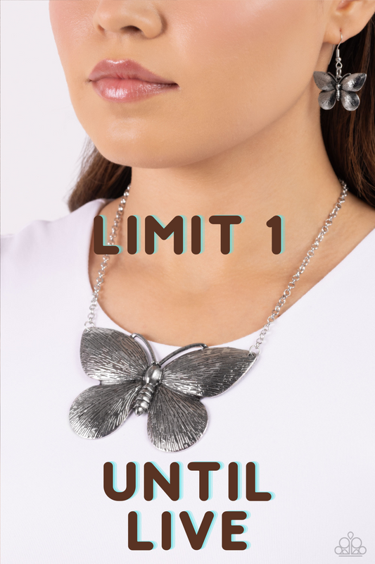 Paparazzi ♥ DRAWN to the Wind - Silver ♥  Necklace