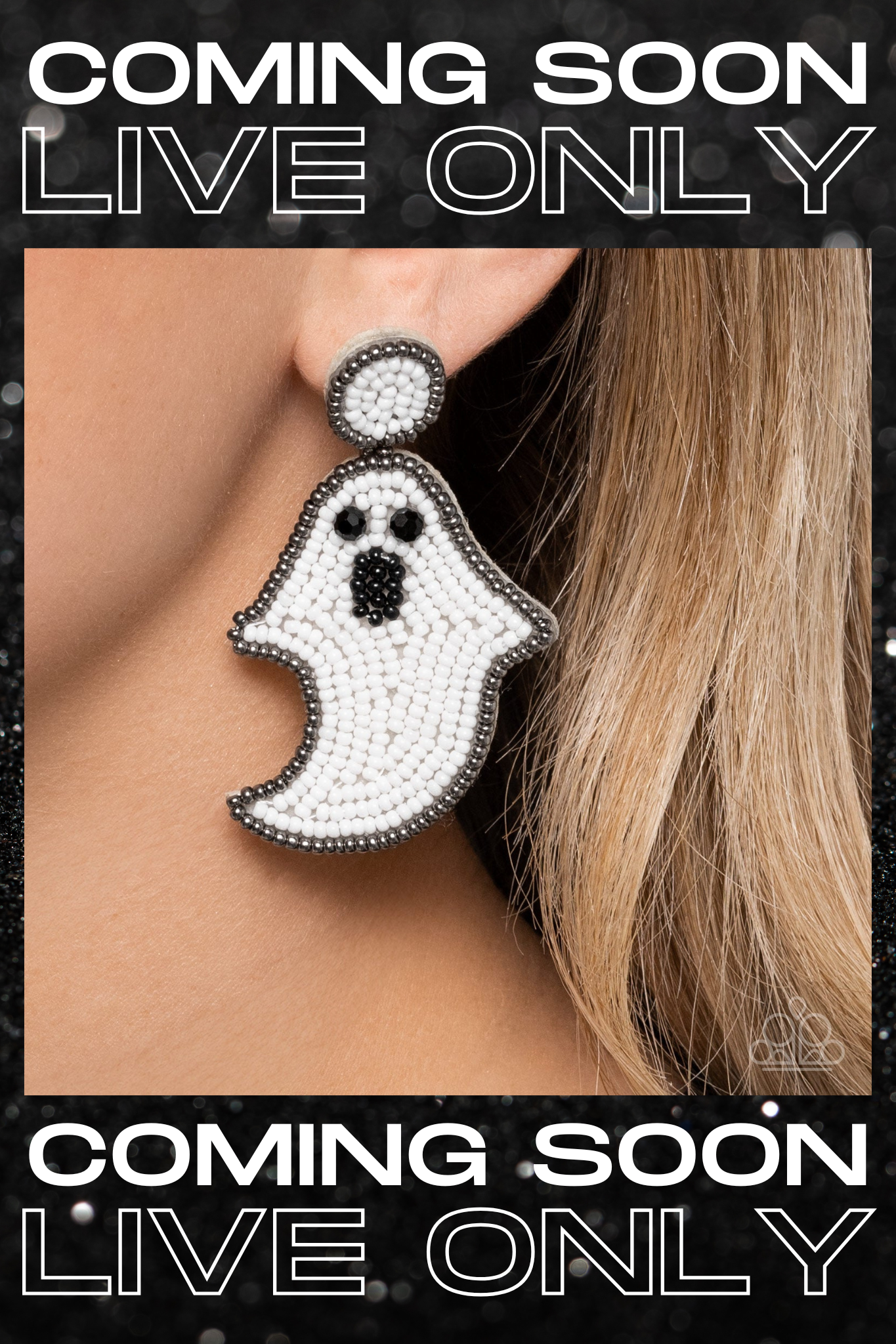 Paparazzi ♥ Ghost Story - White ♥  Post Earrings
