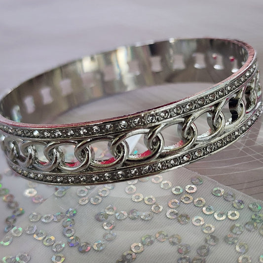 Paparazzi ♥ Couture Court - White ♥  Bracelet